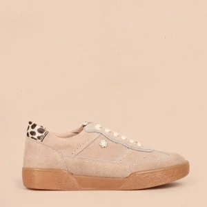 Tenis casuales en cuero color arena y cuero animal print 105417