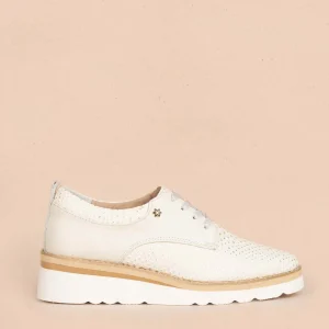Zapatos con atadura en cuero color beige con folia 105504